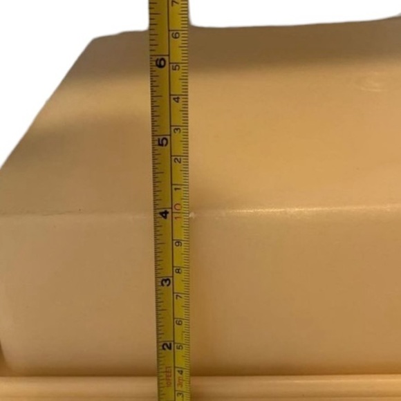 Tupperware Cake Taker Storage - Picture 5 of 11